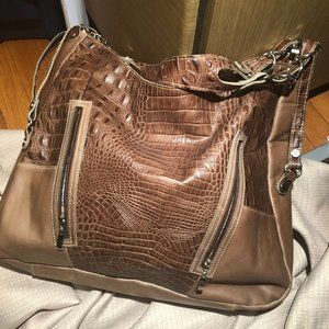 Veggio Cuero hobo style XL leather croc embossed